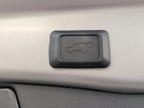 Used 2022 Toyota RAV4 XLE Premium FWD image 35