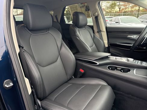 Used 2023 Genesis GV70 2.5T w/ Winter Weather Package image 16