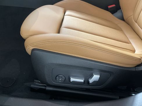 Certified 2024 BMW 330i xDrive Sedan w/ Convenience Package AWD/4WD image 12