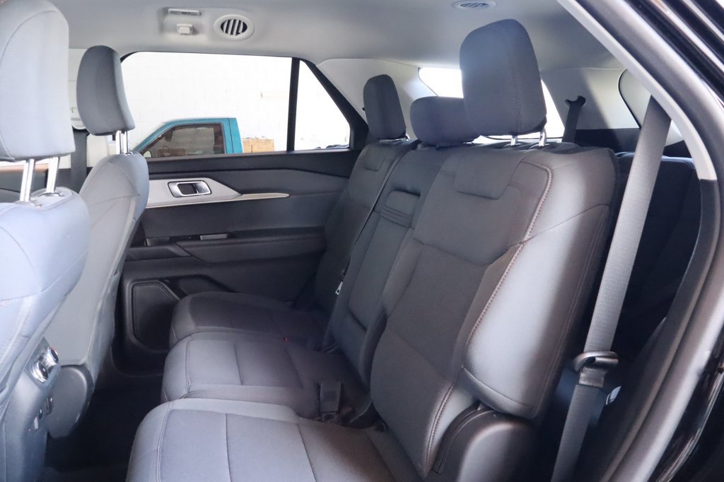 Used 2025 Ford Explorer Active RWD image 38
