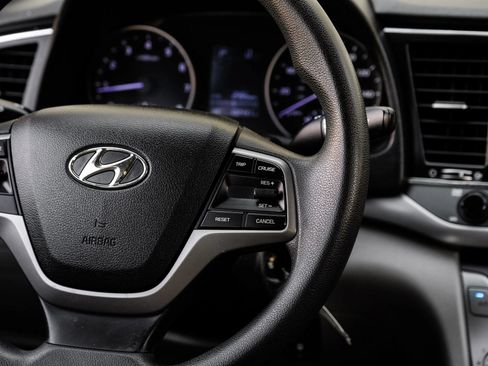 Used 2017 Hyundai Elantra SE FWD image 25