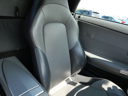 Used 2005 Chrysler Crossfire Limited RWD image 13