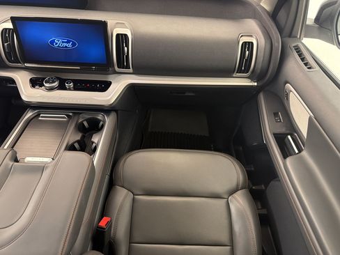Certified 2025 Ford Expedition Active AWD/4WD image 29