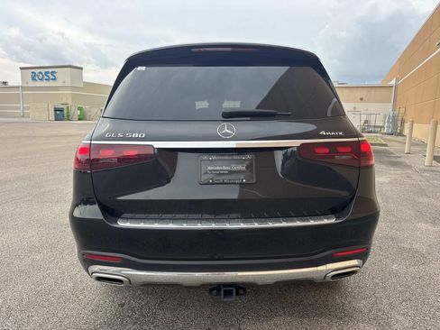 Used 2025 Mercedes-Benz GLS 580 4MATIC image 7