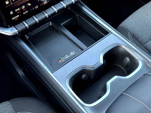 Used 2025 GMC Acadia Elevation image 28