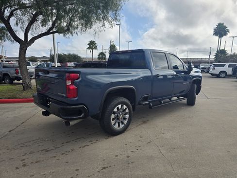 Used 2025 Chevrolet Silverado 2500 Custom w/ Custom Value Package image 3