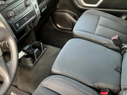 Used 2018 Nissan Titan SV image 15