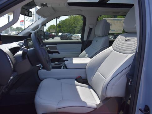 New 2026 Ford Expedition Platinum w/ Platinum Ultimate Package AWD/4WD image 16