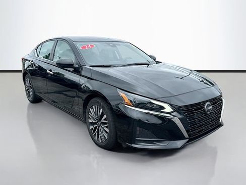 Used 2024 Nissan Altima 2.5 SV FWD image 3