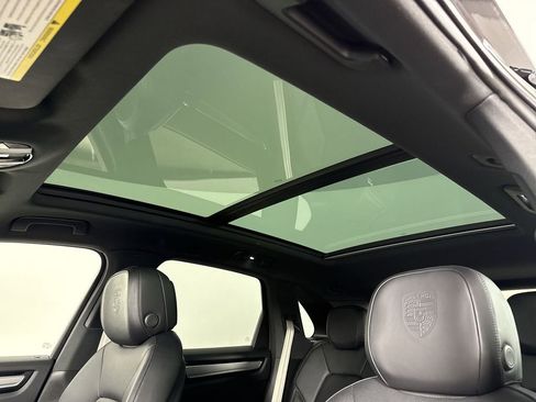 Certified 2023 Porsche Cayenne Platinum Edition image 42