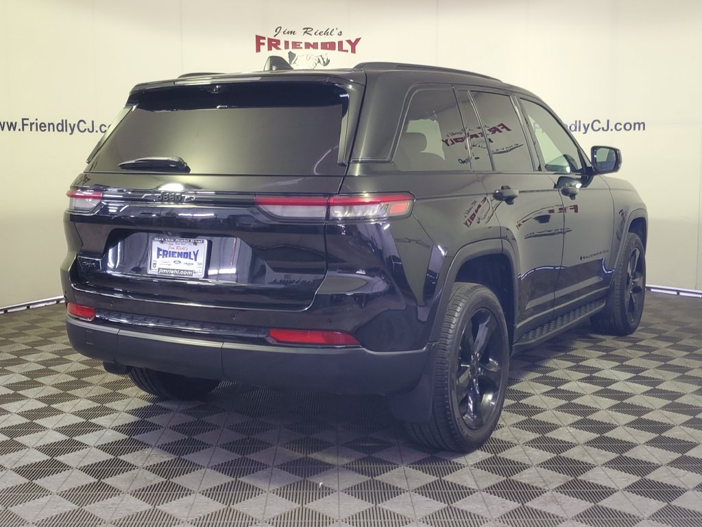 Used 2025 Jeep Grand Cherokee Limited w/ Luxury Tech Group II AWD/4WD image 3