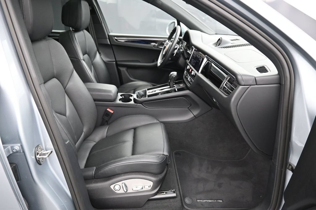 Certified 2026 Porsche Macan AWD/4WD image 28