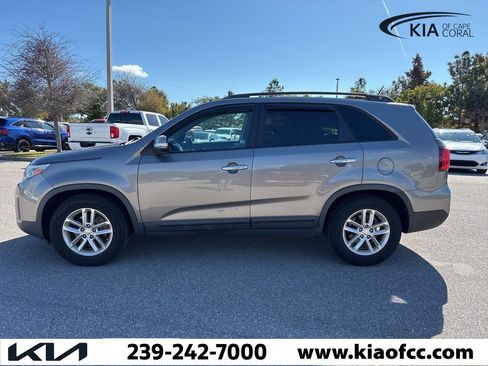 Used 2015 Kia Sorento LX image 3