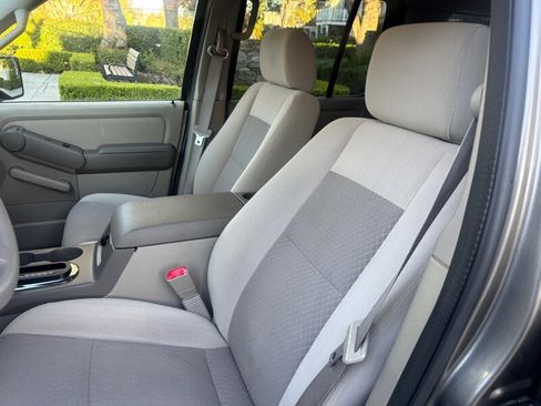 Used 2006 Ford Explorer XLS image 9