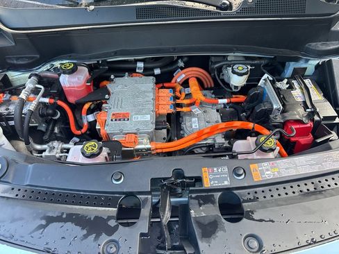 Used 2023 Chevrolet Bolt EUV Premier FWD image 12