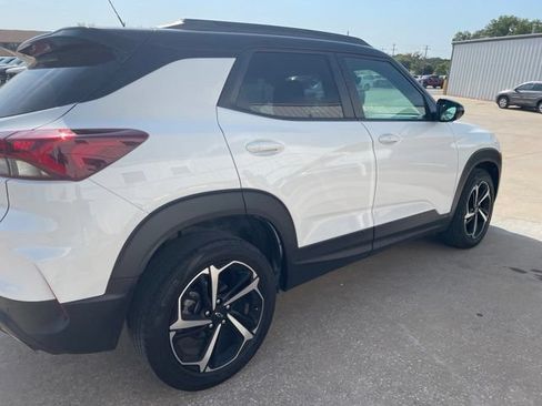 Used 2023 Chevrolet TrailBlazer RS w/ Convenience Package FWD image 3