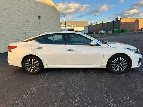 Used 2023 Nissan Altima 2.5 SV image 6