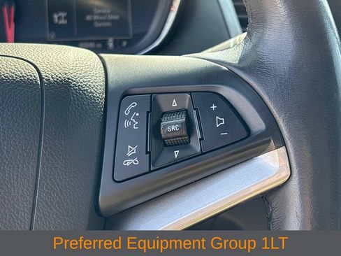 Used 2022 Chevrolet Trax LT w/ LT Convenience Package AWD/4WD image 13