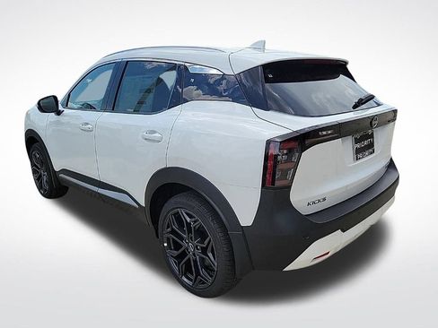 New 2025 Nissan Kicks SR w/ SR Premium Package image 3