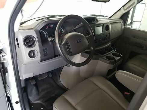 Used 2015 Ford E-450 and Econoline 450 Super Duty w/ Power Windows & Locks Group image 17