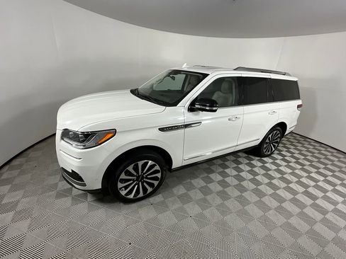 Used 2022 Lincoln Navigator Reserve image 9