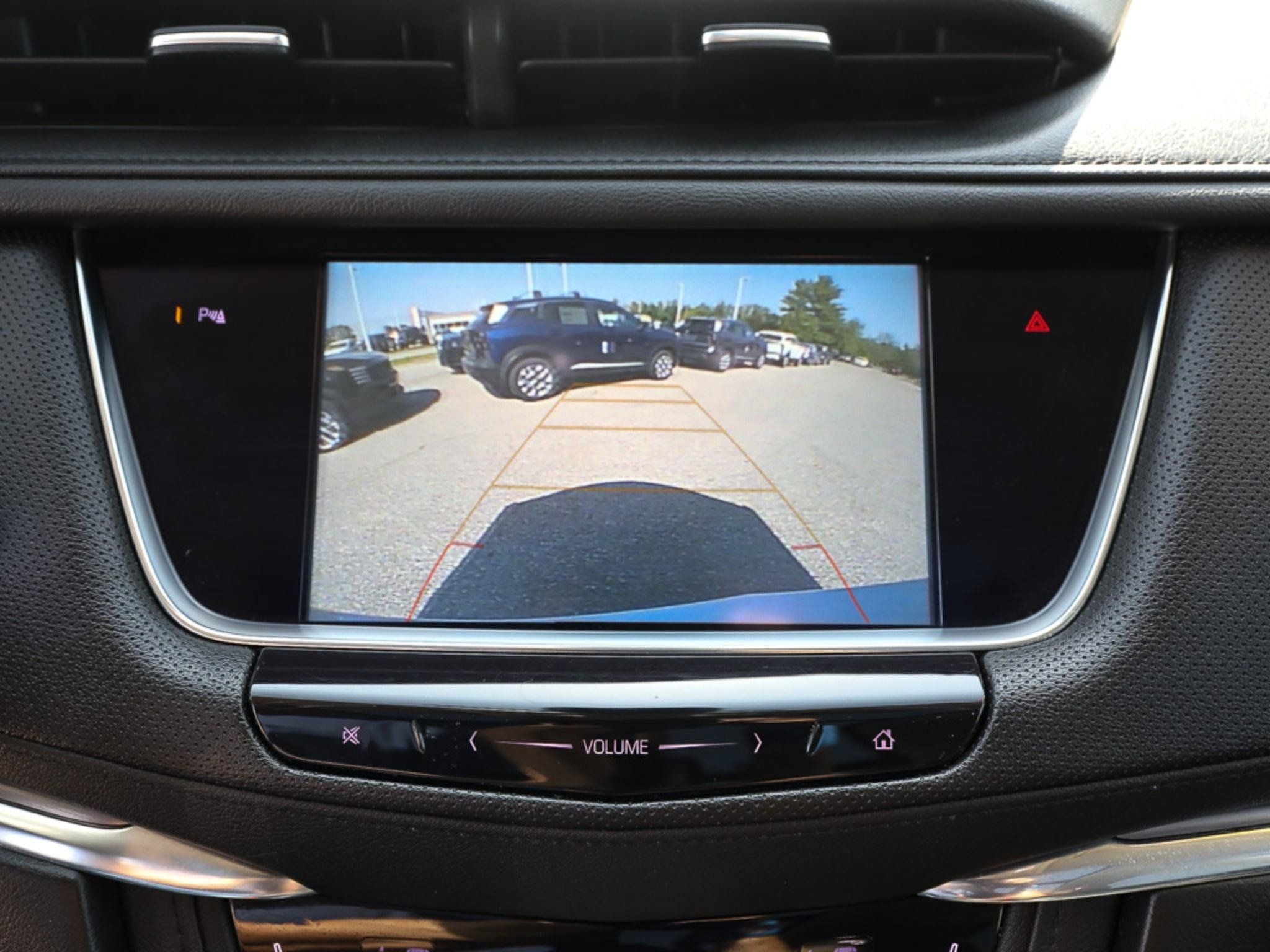 Used 2018 Cadillac XT5 Luxury w/ Driver Awareness Package AWD/4WD image 18