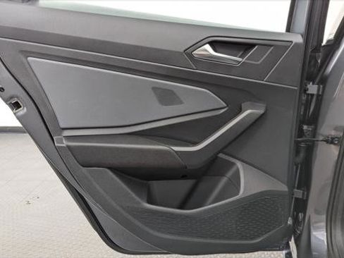 Used 2025 Volkswagen Jetta SE image 14