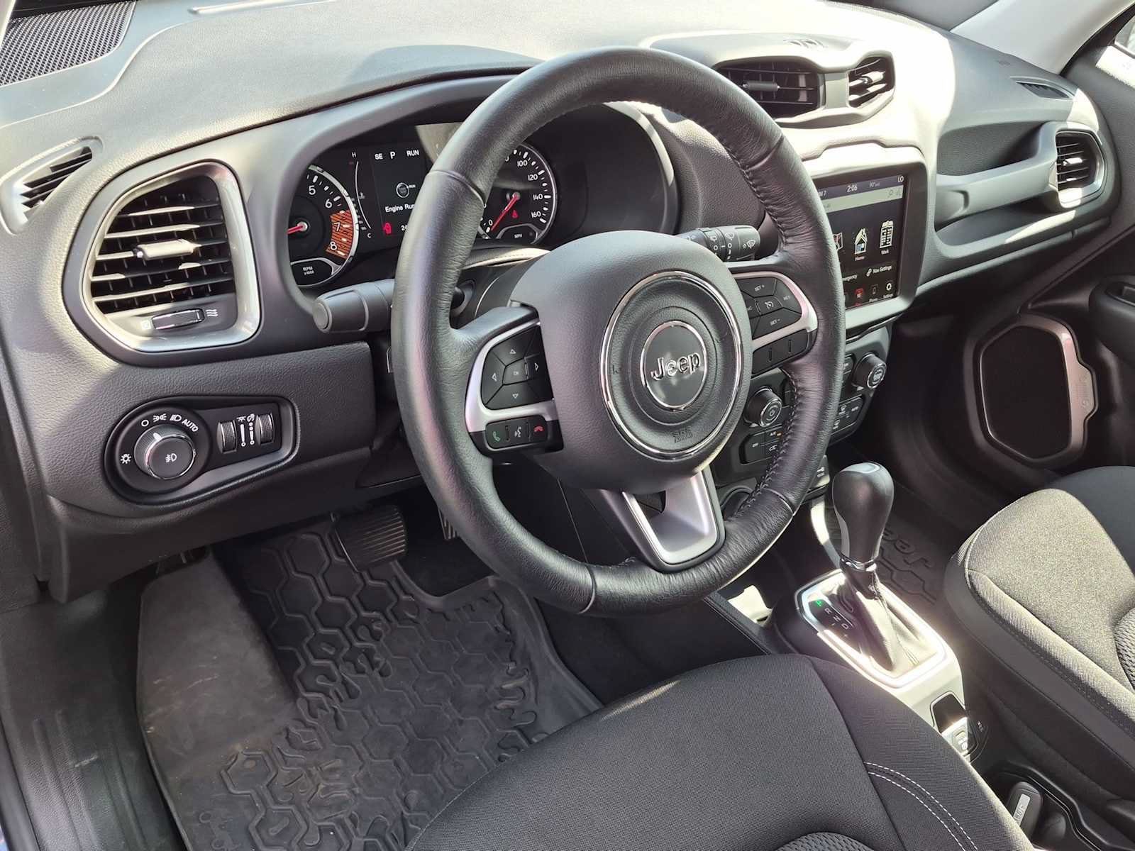 Used 2023 Jeep Renegade Latitude w/ Premium Group AWD/4WD image 10