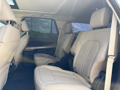 Used 2022 Ford Expedition Limited image 16