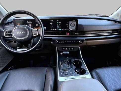 Used 2025 Kia Carnival FWD image 15