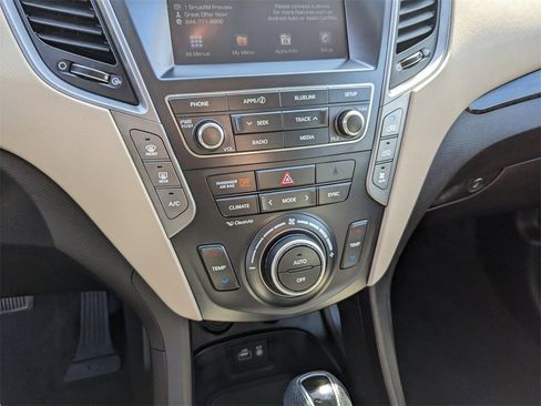Used 2018 Hyundai Santa Fe SE image 26