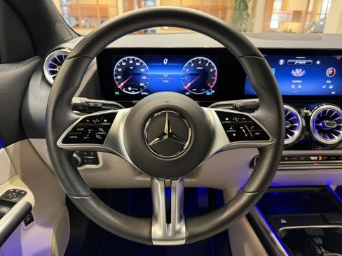Used 2025 Mercedes-Benz GLA 250 image 9