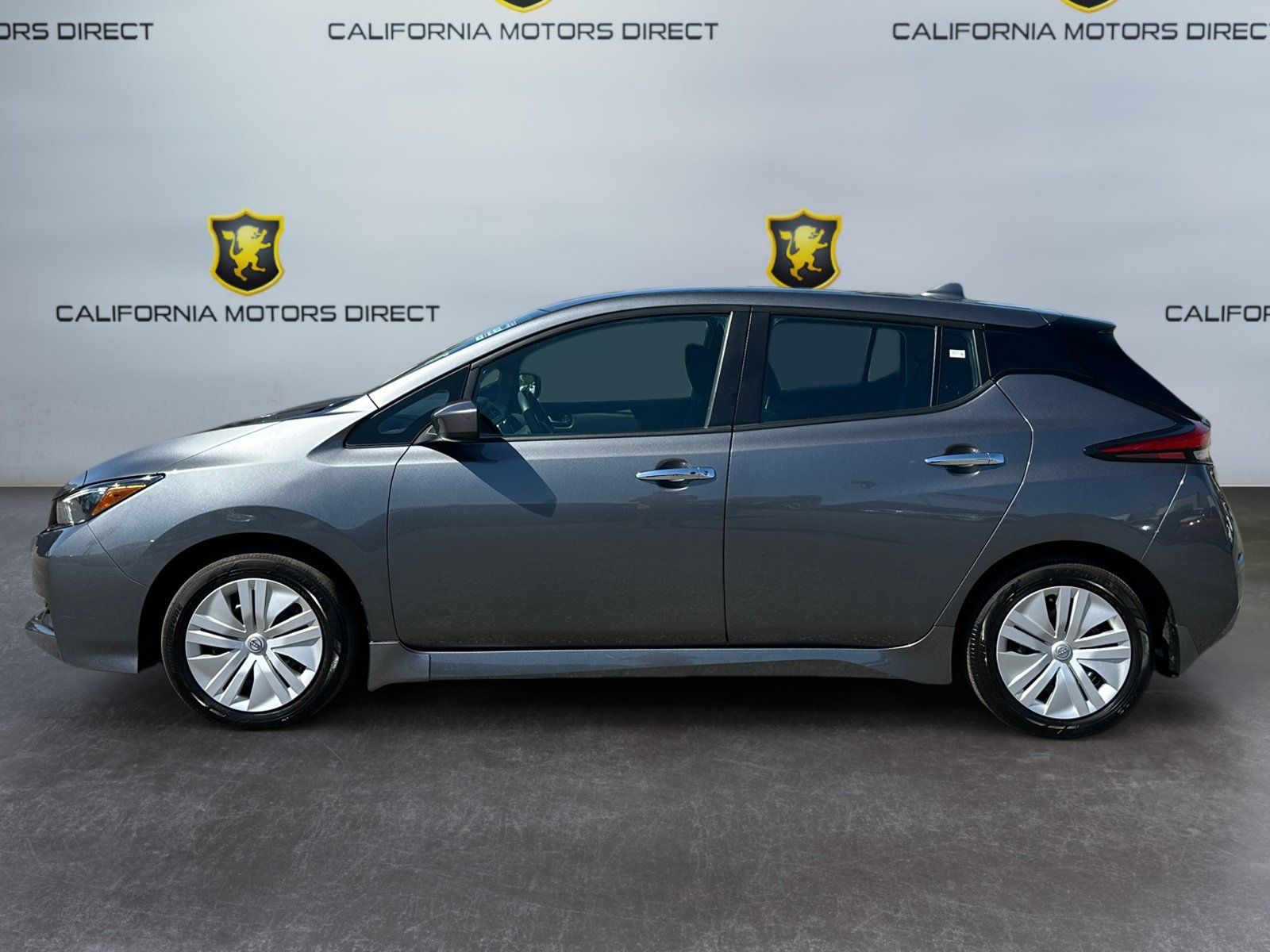 Used 2025 Nissan Leaf S FWD image 2
