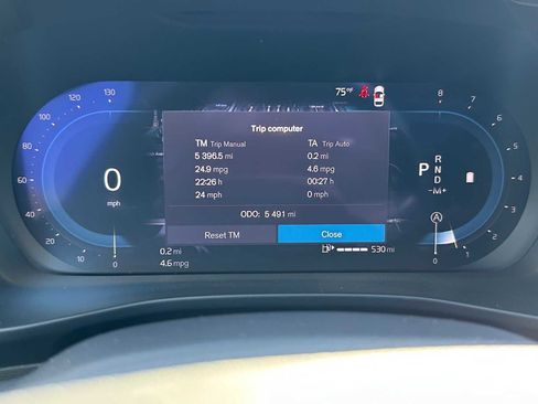 Used 2025 Volvo XC40 B5 Plus w/ Climate Package image 24