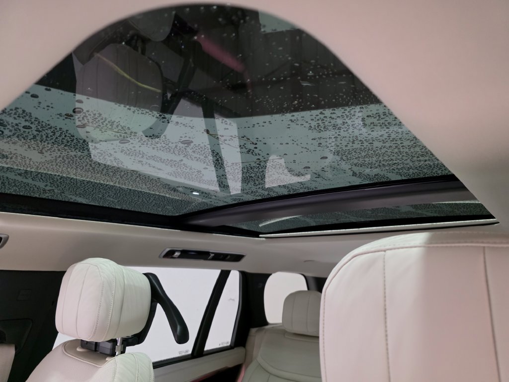 New 2027 Land Rover Range Rover Long Wheelbase SE AWD/4WD image 8