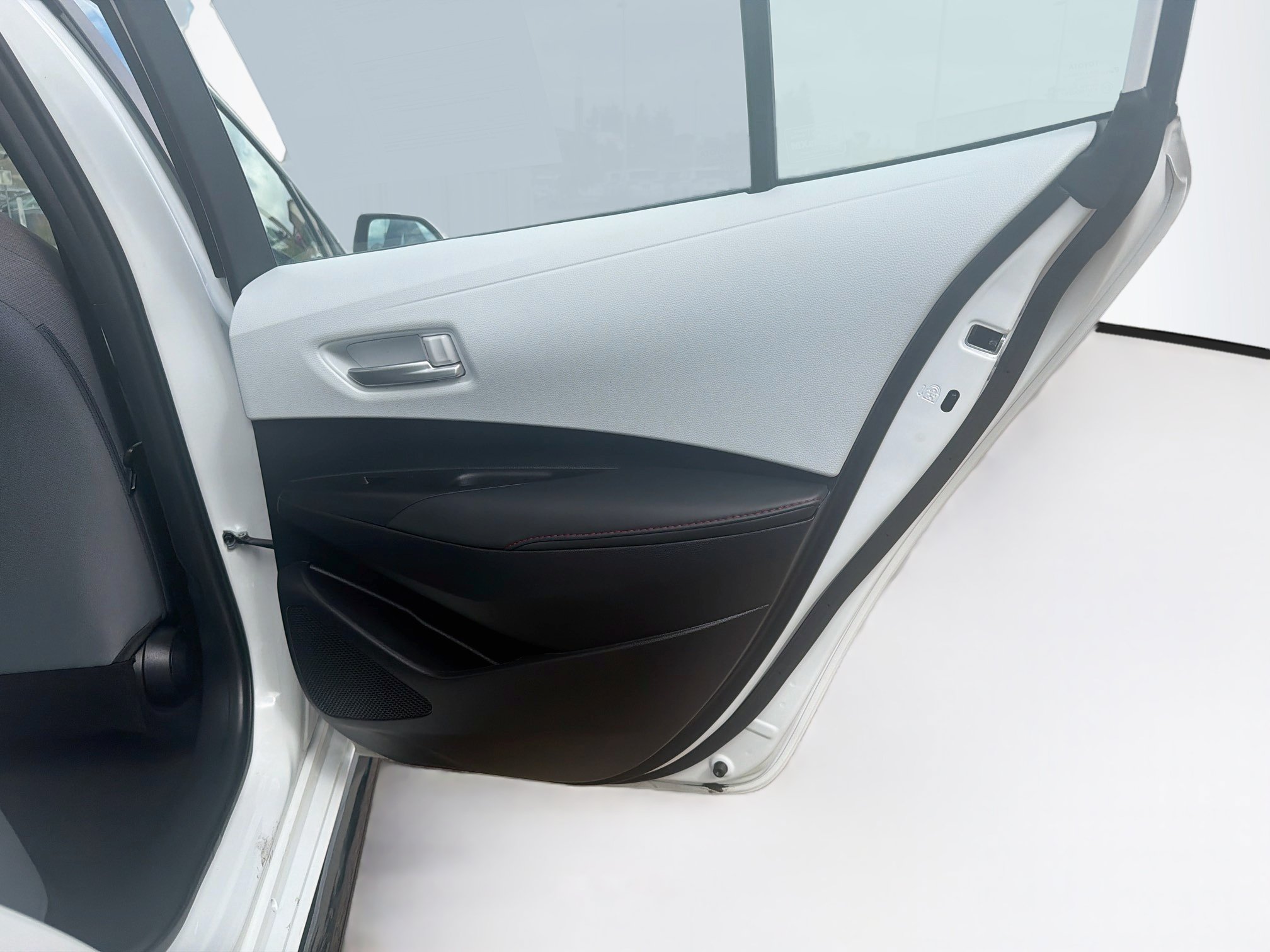 Used 2025 Toyota Corolla SE FWD image 28