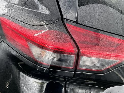 Used 2024 Nissan Rogue SV image 29