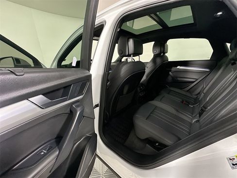 Used 2021 Audi Q5 Prestige w/ Prestige Package image 17