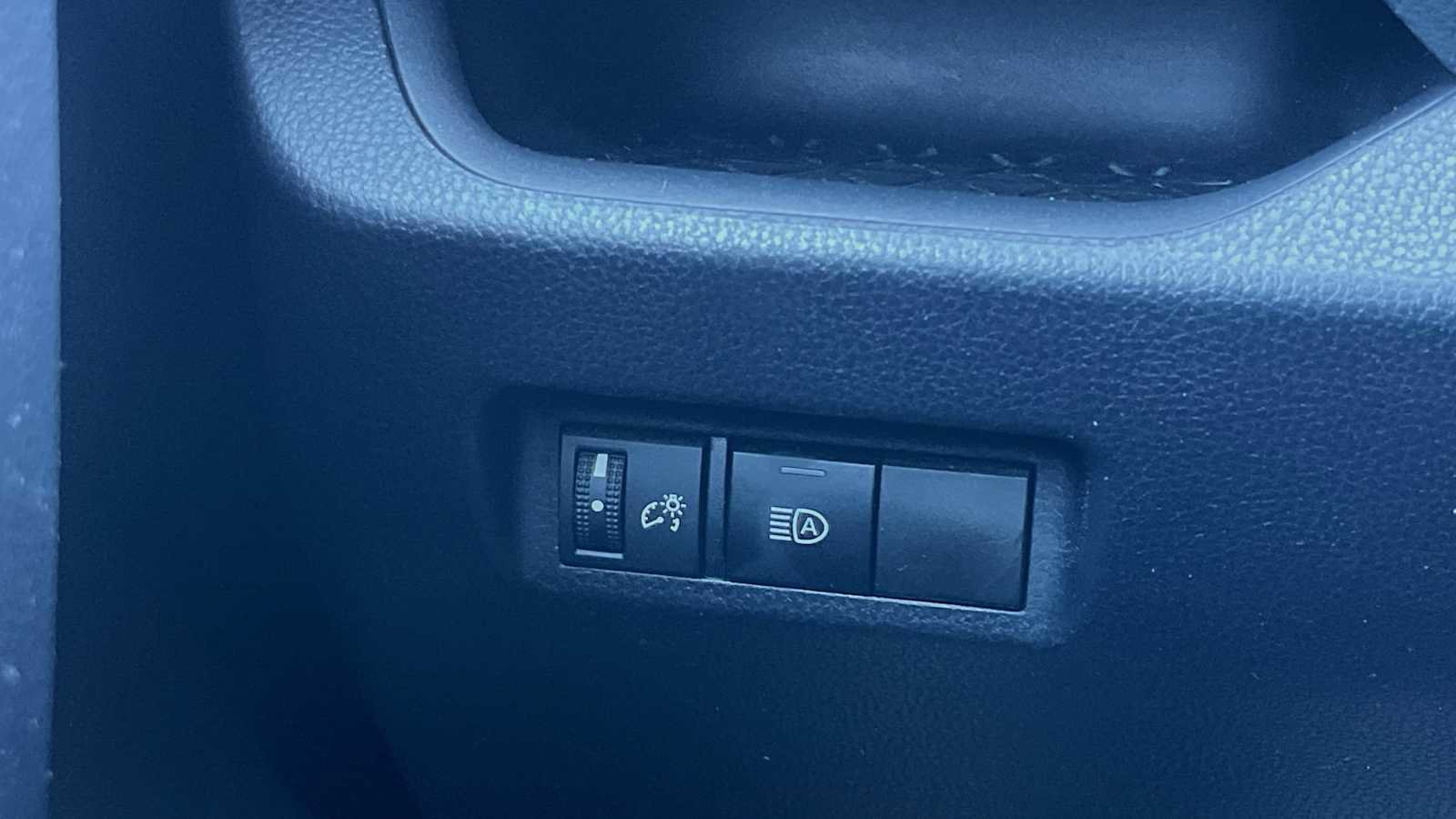 Used 2019 Toyota RAV4 LE FWD image 30