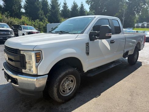 Used 2018 Ford F250 XL w/ Power Equipment Group AWD/4WD image 4