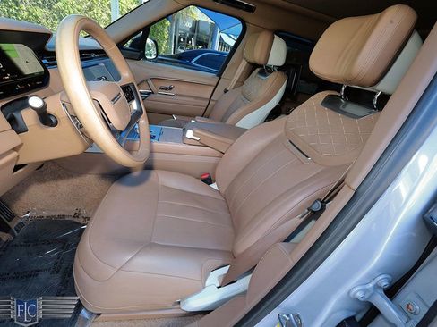 Used 2024 Land Rover Range Rover SV image 17