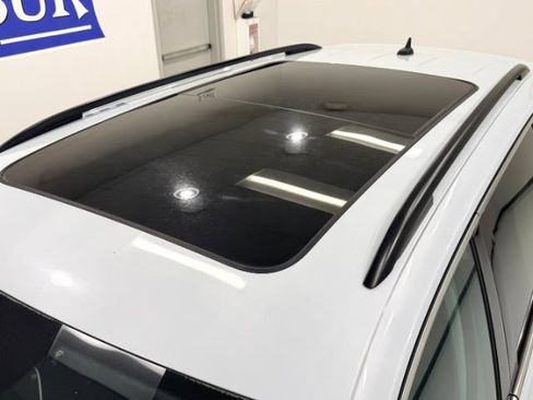 Used 2018 Volkswagen Tiguan SE w/ Panoramic Sunroof Package AWD/4WD image 14