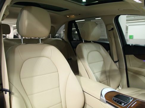 Certified 2022 Mercedes-Benz GLC 300 4MATIC image 24