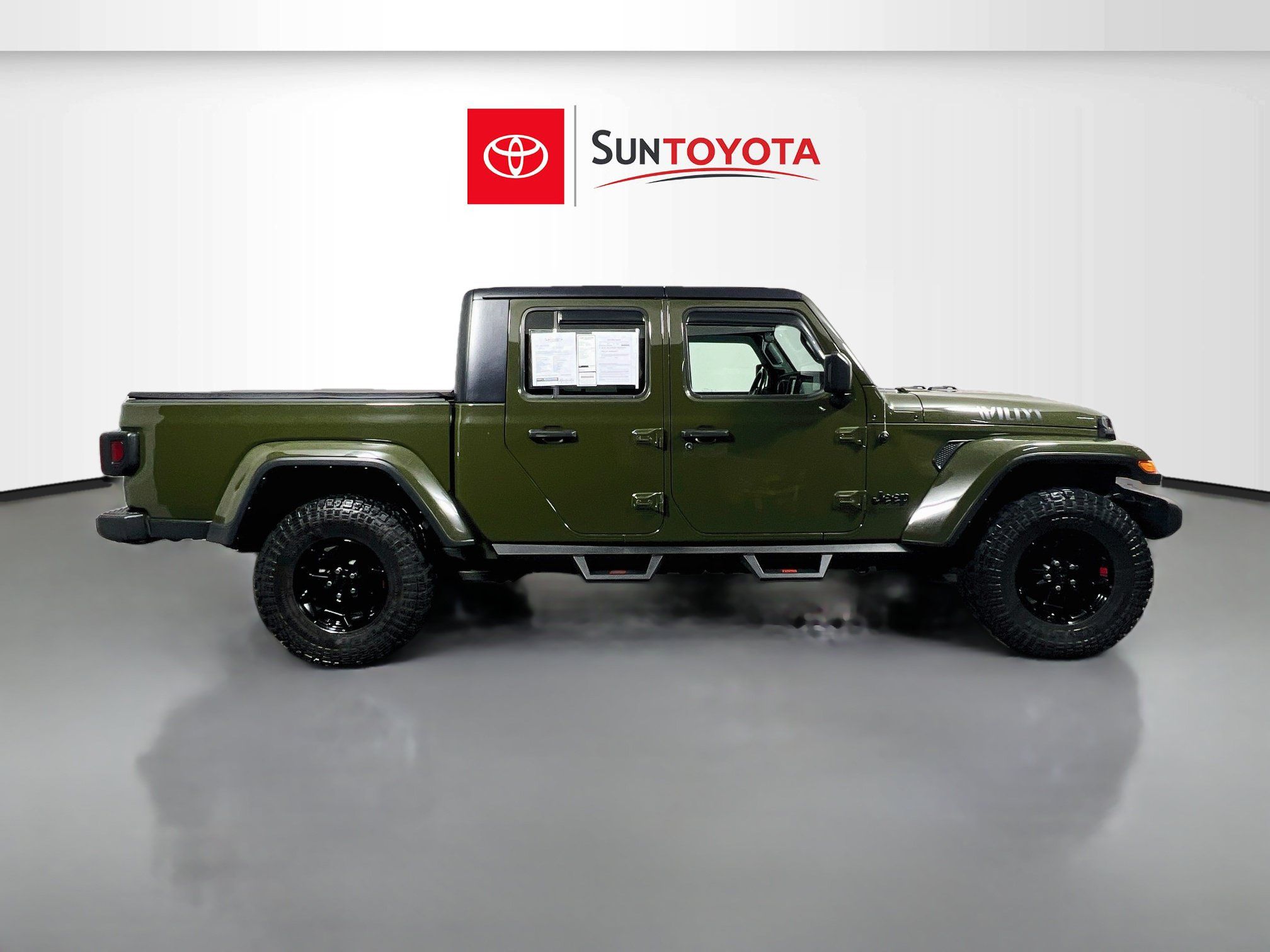Used 2022 Jeep Gladiator Sport AWD/4WD image 2