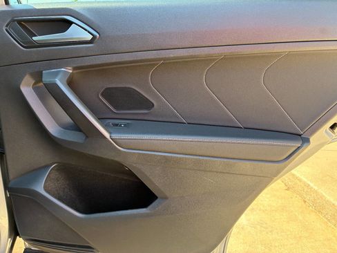 Used 2022 Volkswagen Tiguan SE R-Line image 14