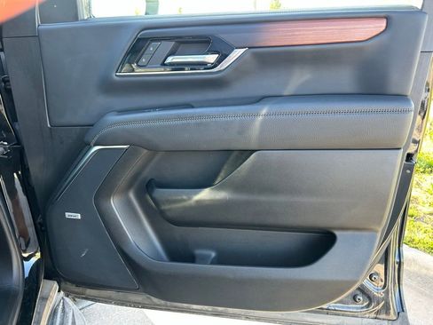 Used 2025 GMC Yukon Denali AWD/4WD image 30