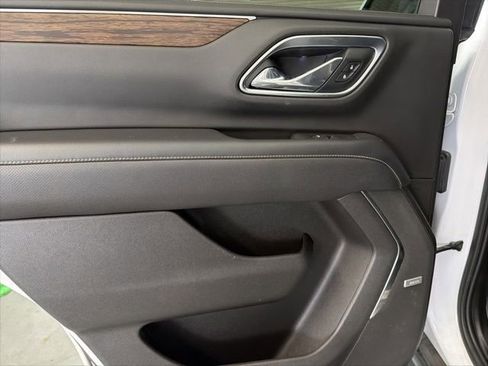 Used 2021 Chevrolet Tahoe Premier w/ Premium Package AWD/4WD image 14