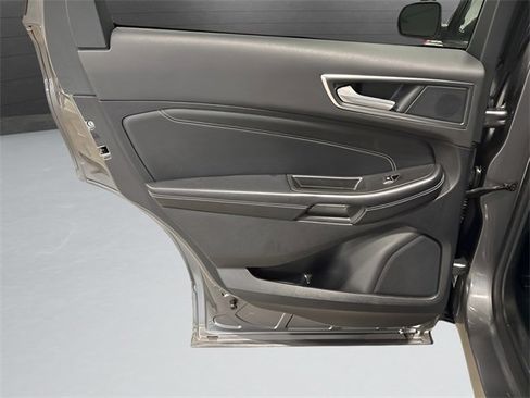 Used 2024 Ford Edge Titanium image 28