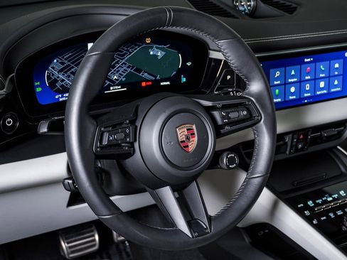 Certified 2025 Porsche Macan 4S Electric AWD/4WD image 18