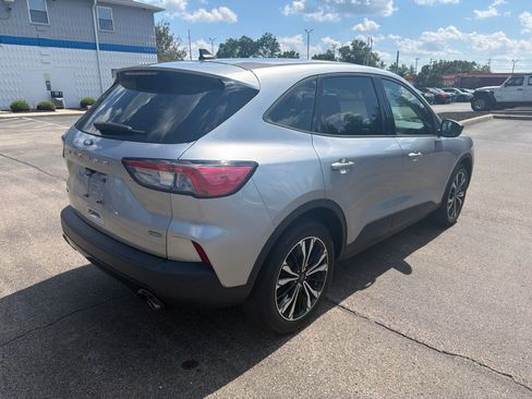 Used 2021 Ford Escape SE w/ SE Sport Appearance Package FWD image 5